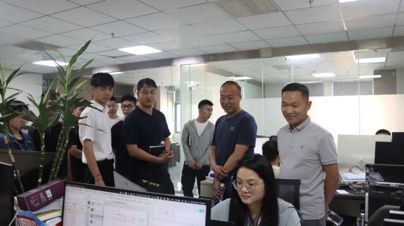 亳州市区领导莅临亳州易天信息技术有限公司：共话科技创...